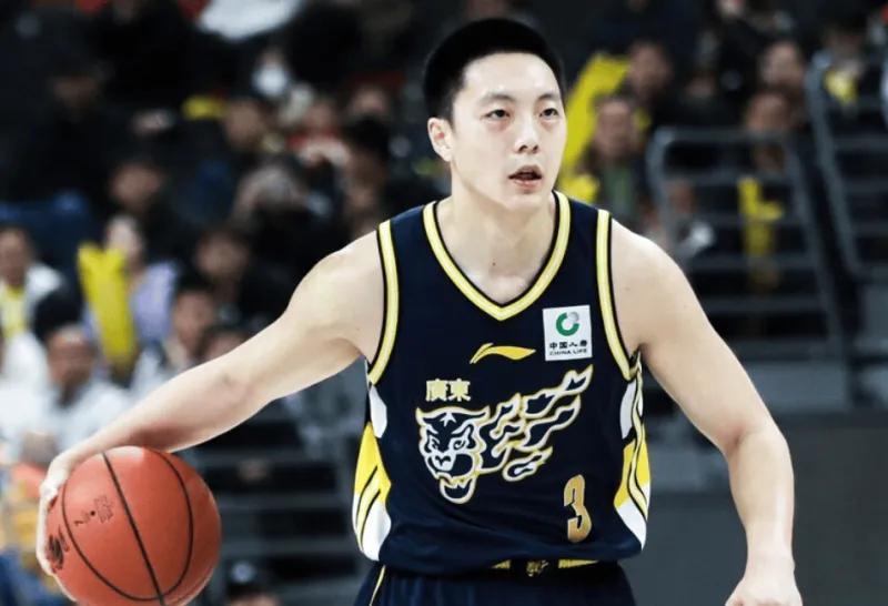 NBA直播-广东首节险胜同曦！胡明轩回暖，三外全部打铁，同曦命中率也糟糕