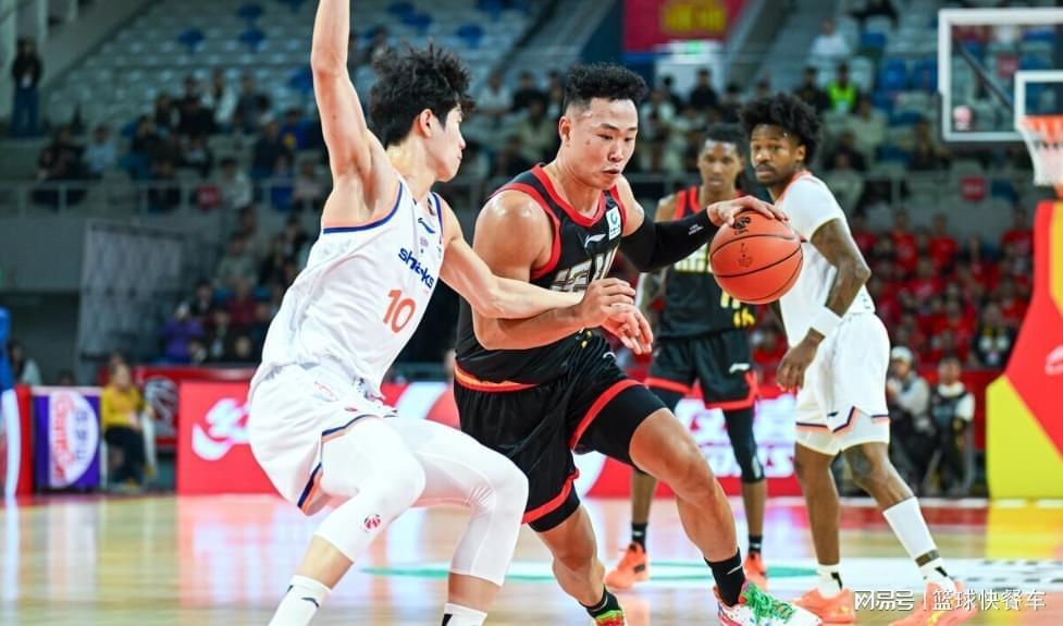 欧洲杯直播-CBA第一黑马横空出世！连斩北京上海杀疯了：辽篮恐遭他们双杀？